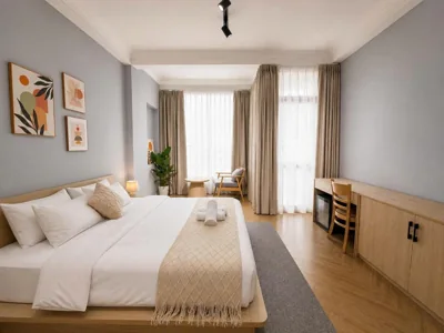 King Room with Balcony — Chill Hill Hotel & Apartment HCM
